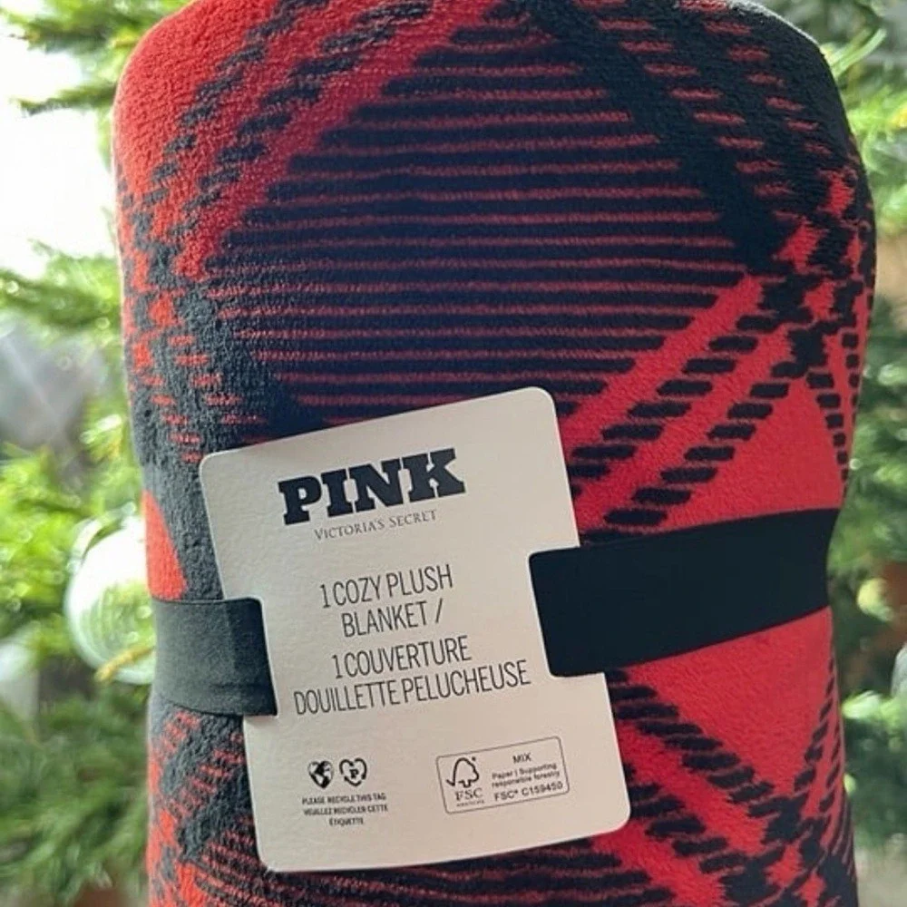 PINK Victoria's Secret Red and Black‎ Heart Plaid Blanket